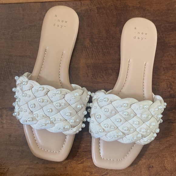 A New Day Carissa Pearl Sandals / Size 6 - Picture 3 of 9